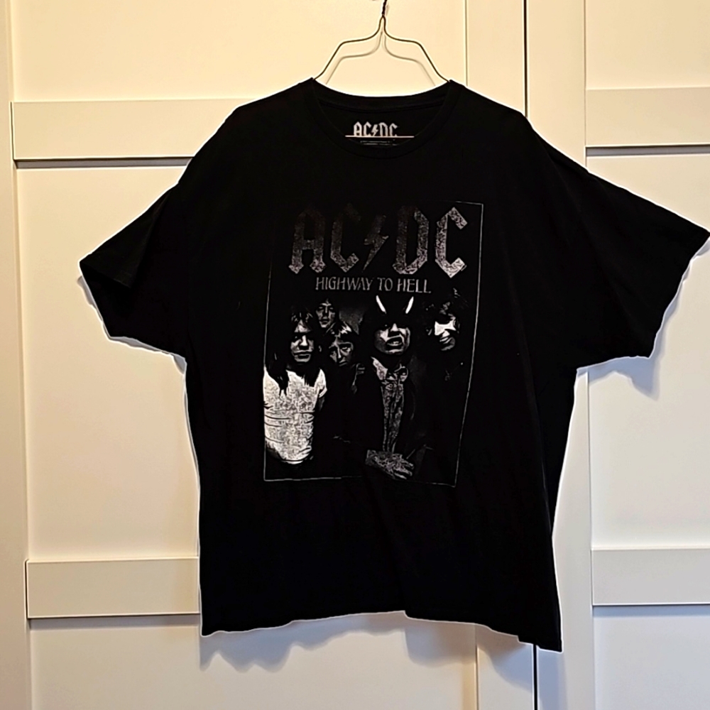 AC DC men's 2XL tee shirt